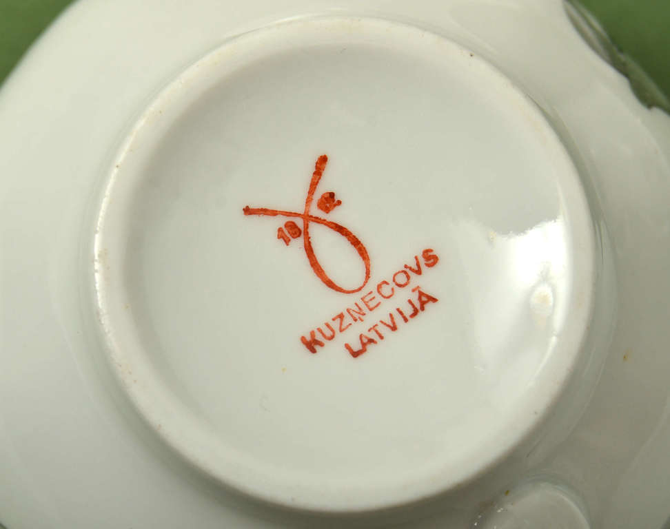 Porcelain cups with saucers (2 pcs.)