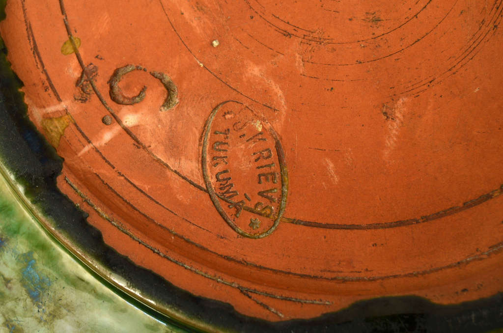 Apgleznots keramikas šķīvis