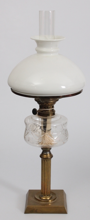 Petrolejas galda lampa 