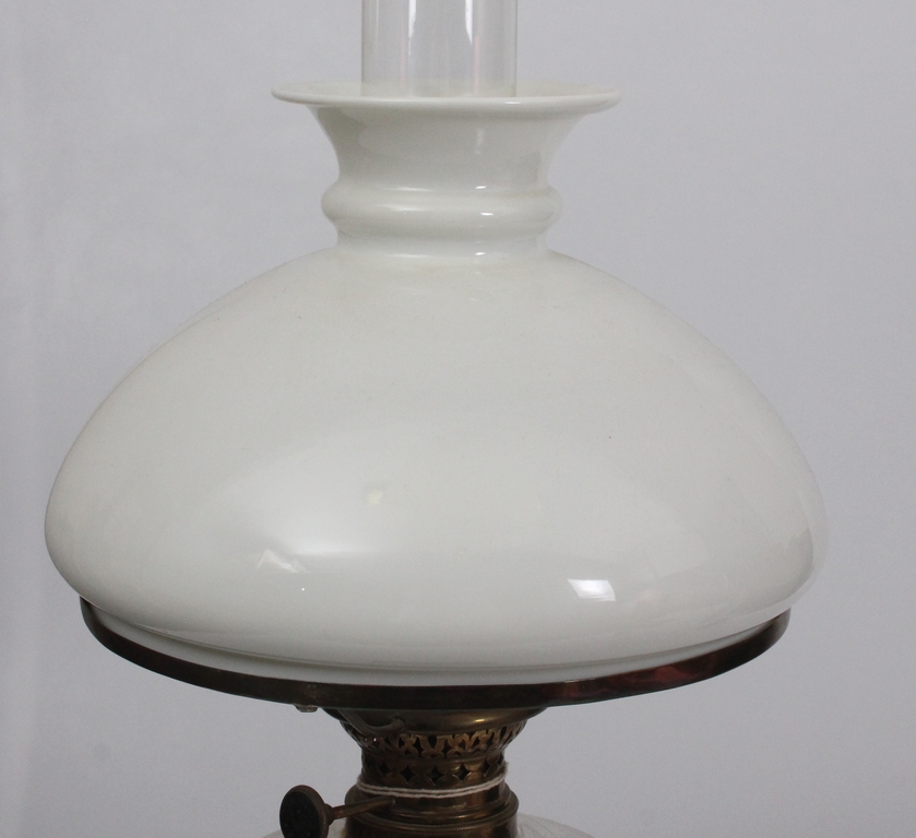Petrolejas galda lampa 