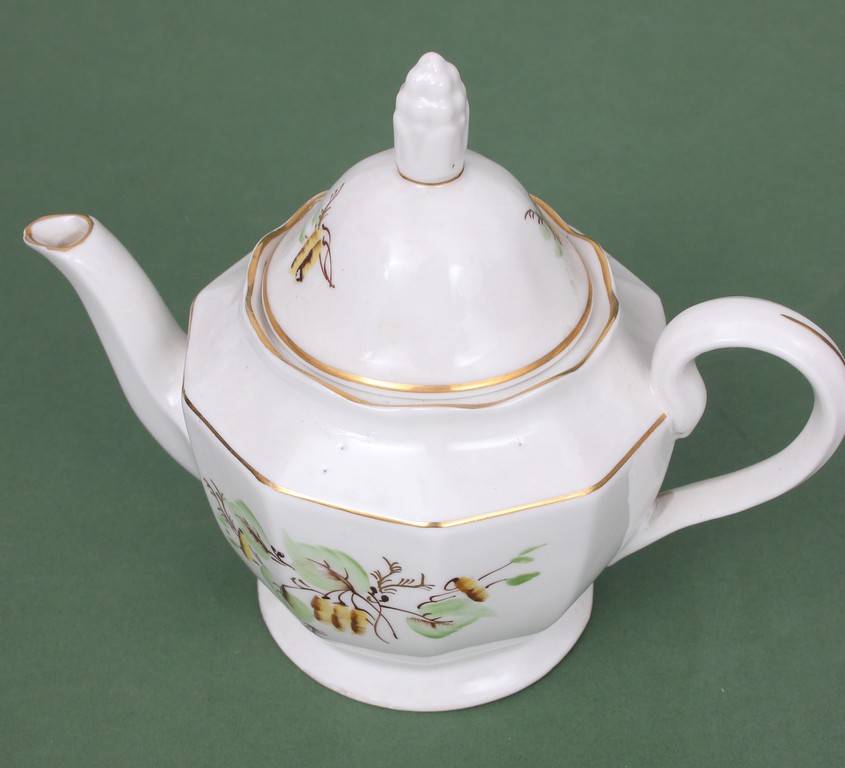 Incomplete porcelain tea service 