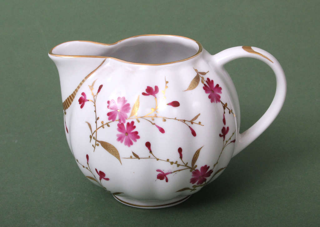 Porcelain tea set for 6 people