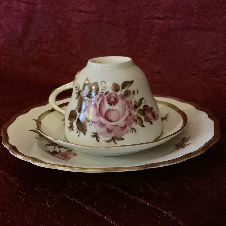 Tējas pāris un kūkas šķīvis.Ar rokām apgleznoti.Klasiskā forma SĪPOLS.Vācija.