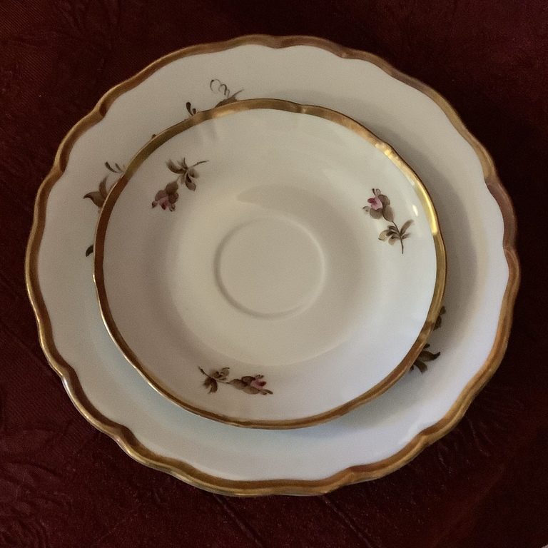 Tea pair and cake plate.Hand-painted.Classic shape ONION.Germany.