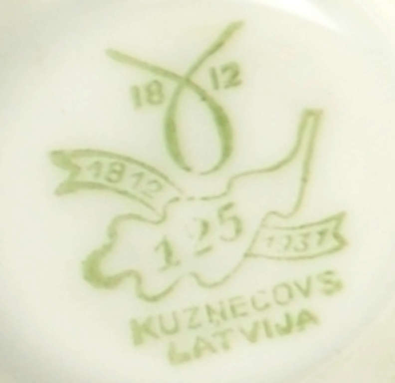Kuzņecova porcelāna tasīte ar apakštasīti