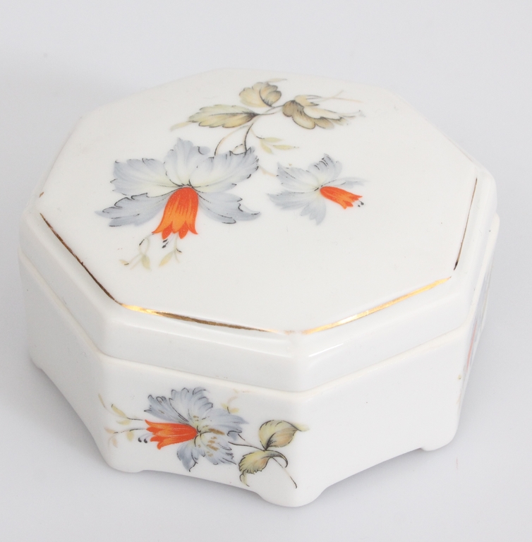Porcelain box / jewelry bowl