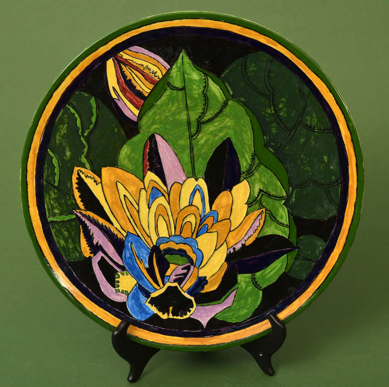 Sienas dekoratīvais šķīvis (Art deco)