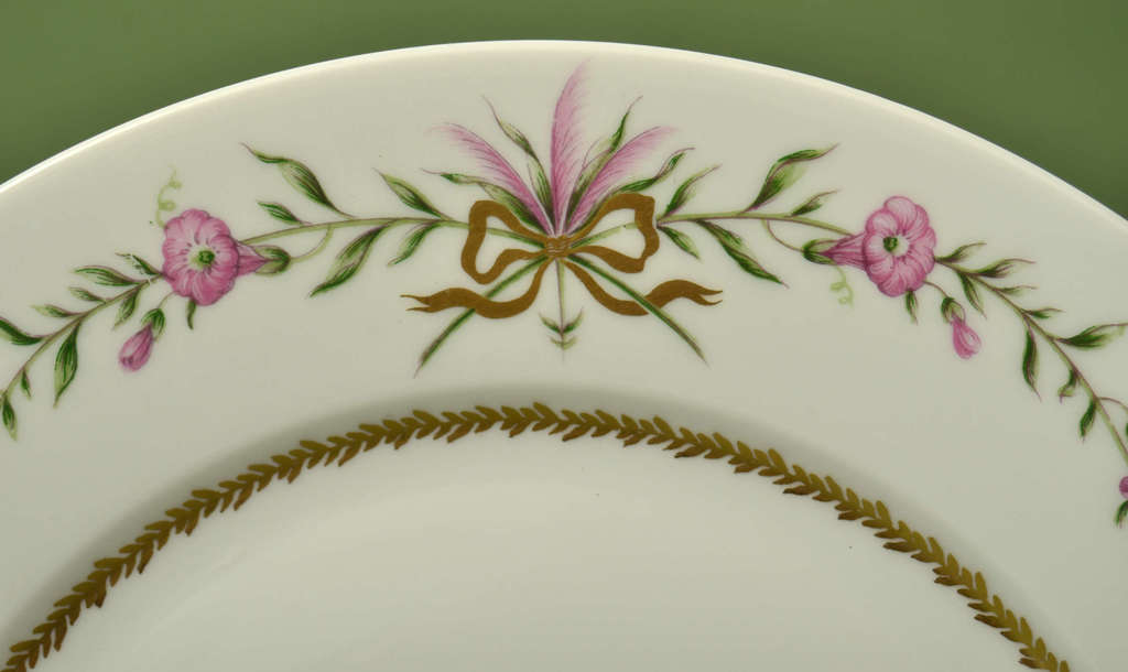 Декоративная фарфоровая тарелка