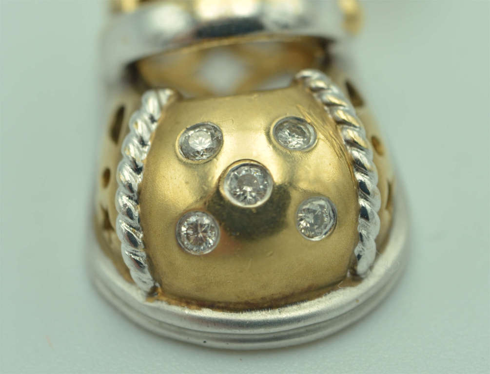 Золотой кулон с бриллиантами