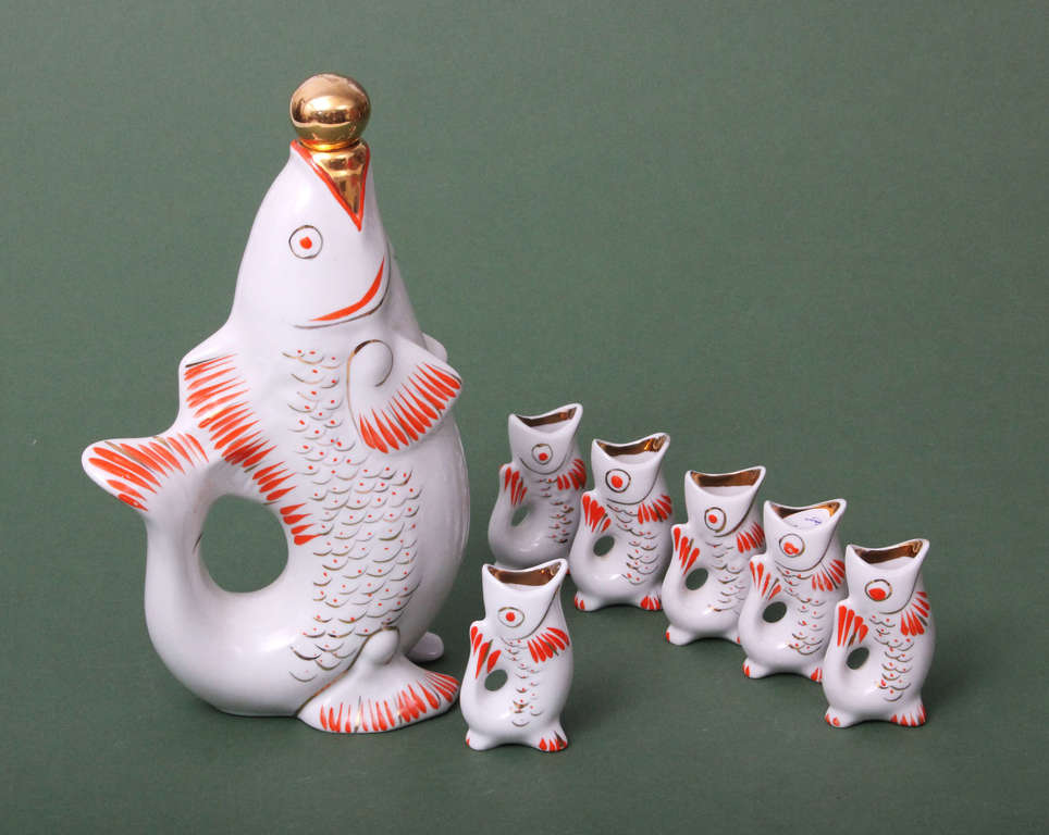Porcelain decanter with cups (6 pcs.) ''Fish''