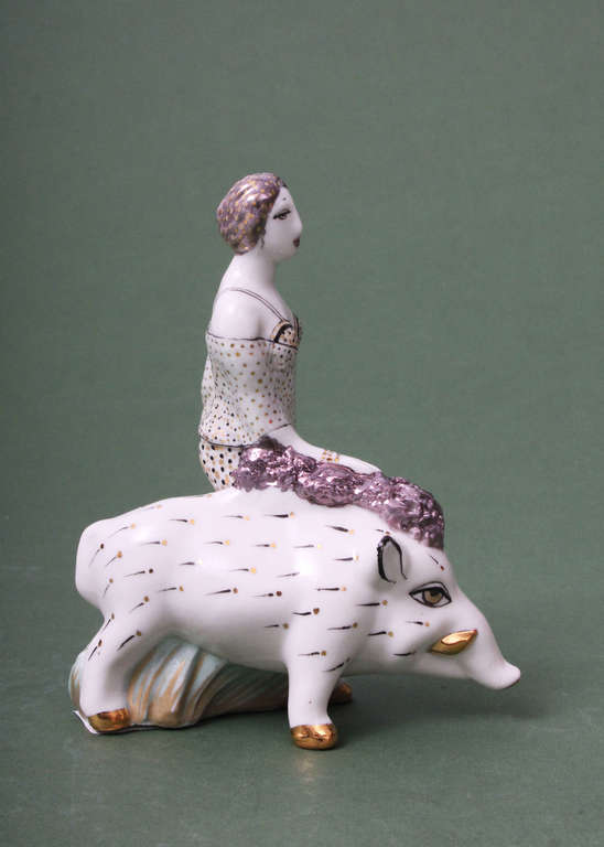Porcelain figurine ''Lady with a wild boar''