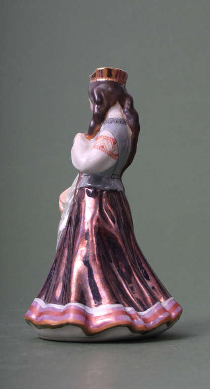 Фарфоровая статуэтка ''Девушка с цветами''