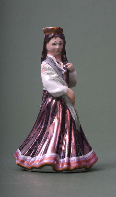 Porcelain figurine ''Girl with flowers''