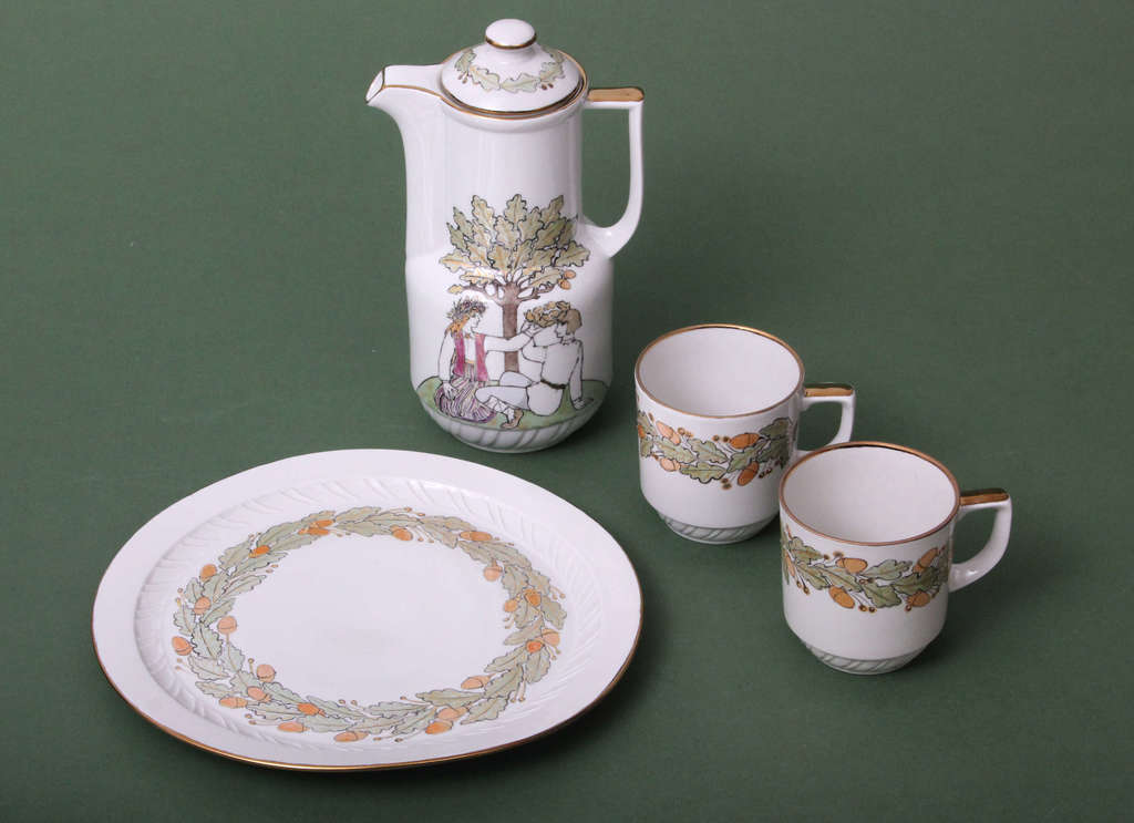 Porcelain set - 2 cups, jug and plate