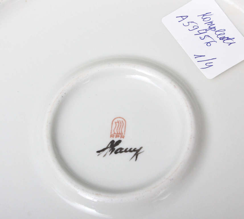 Фарфоровый набор - 2 чашки, кувшин и тарелка