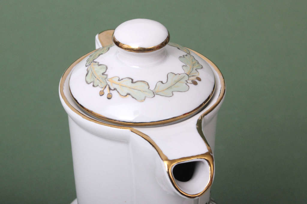 Porcelāna komplekts - 2 krūzes, kanna un šķīvis