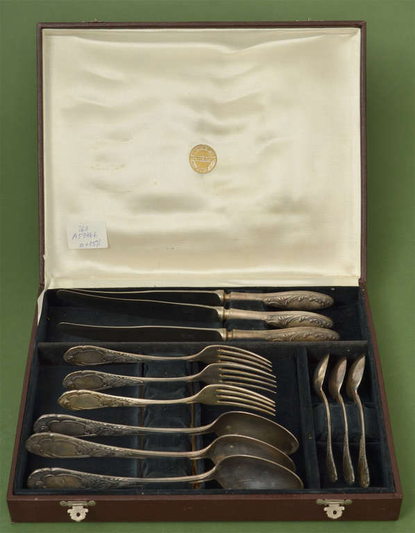 Cutlery set for three people with the original packaging