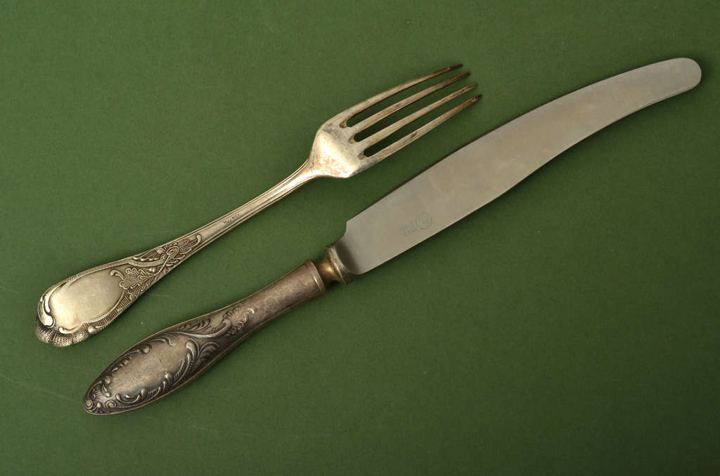 Cutlery set for three people with the original packaging