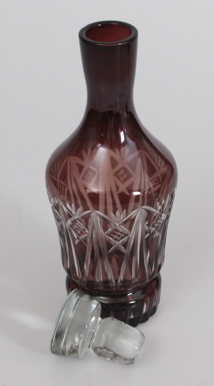 Two-tone crystal decanter with cork