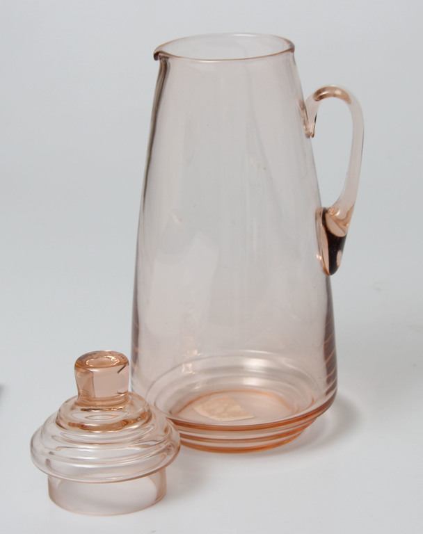 Glass decanter with a lid