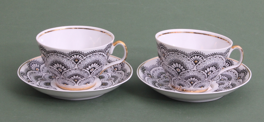 Porcelain cups with saucers 2pcs 