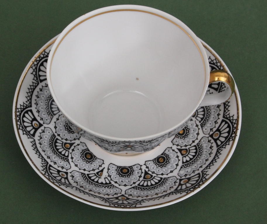 Porcelain cups with saucers 2pcs 