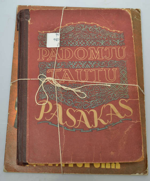 Books (2 pieces)''Padomju tautu pasakas'' and ''Дети гороха''