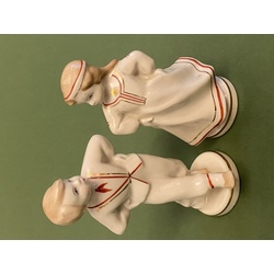 A pair of porcelain figurines 