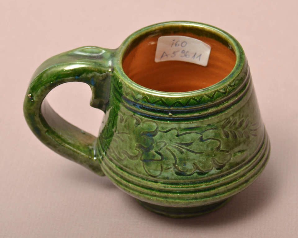 Ceramic cup with oak leaves