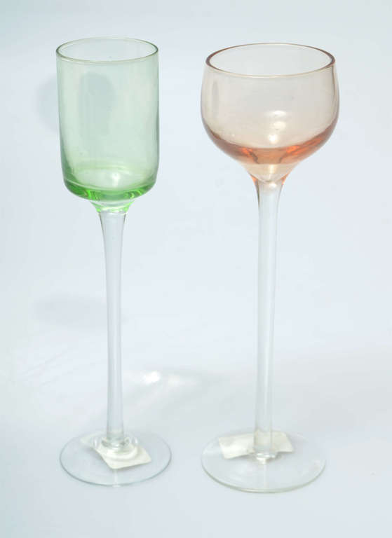 Two glass glasses 
