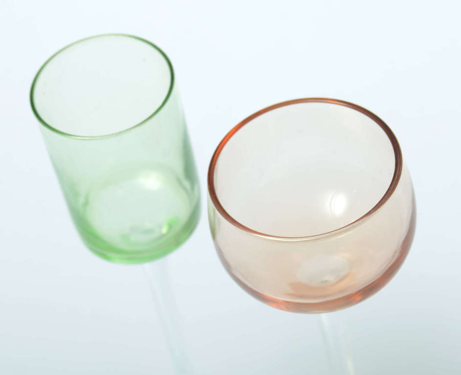Two glass glasses 