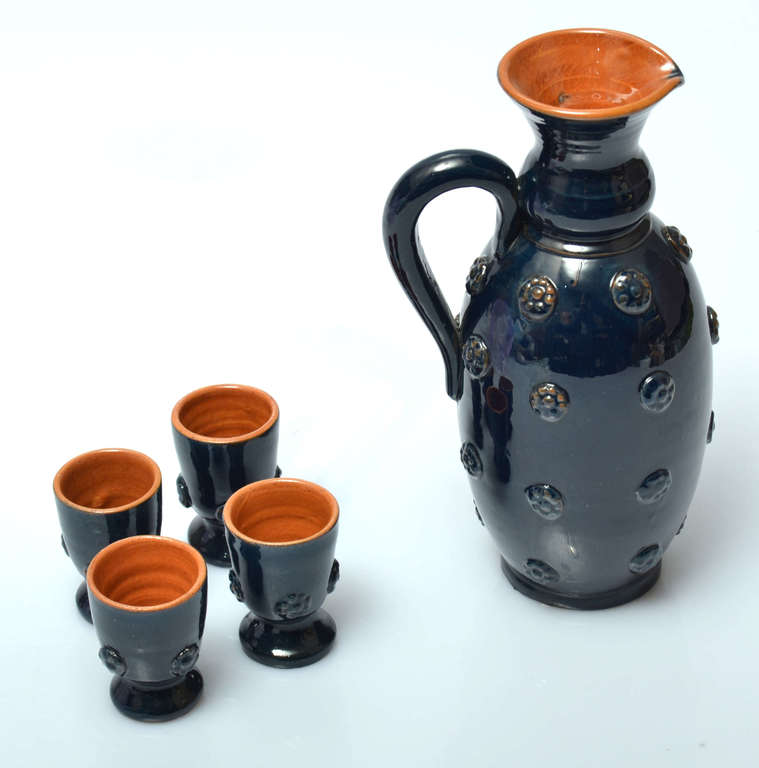 Ceramic decanter with 4 glasses