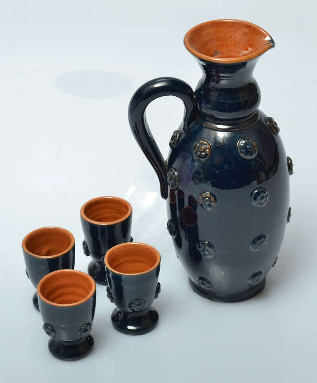 Keramikas karafe ar 4 glāzītēm
