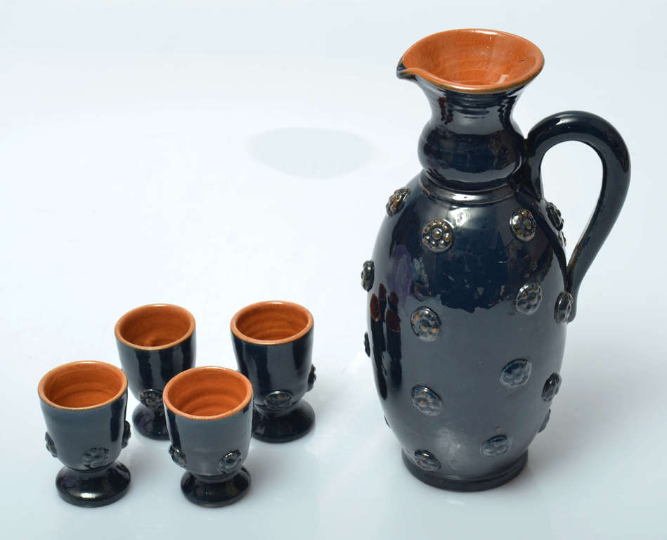 Keramikas karafe ar 4 glāzītēm