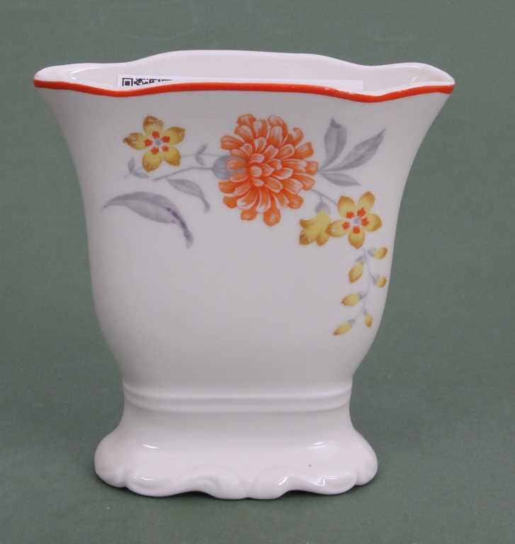 Kuznetsov porcelain napkin bowl
