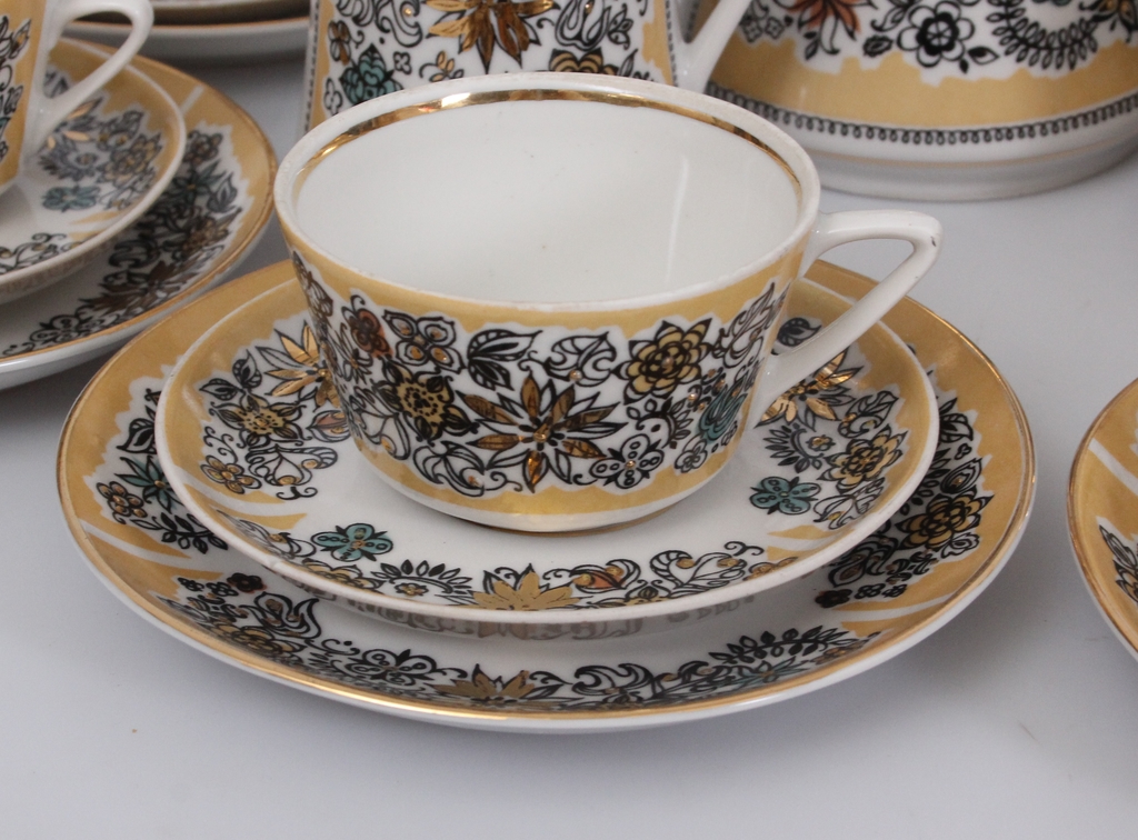 Porcelain coffee set for 4 people 