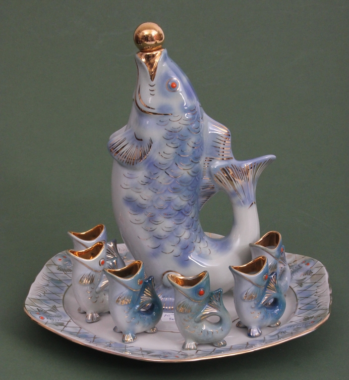 Porcelāna komplekts ''Zivs'' (paplāte, karafe, glāzītes)