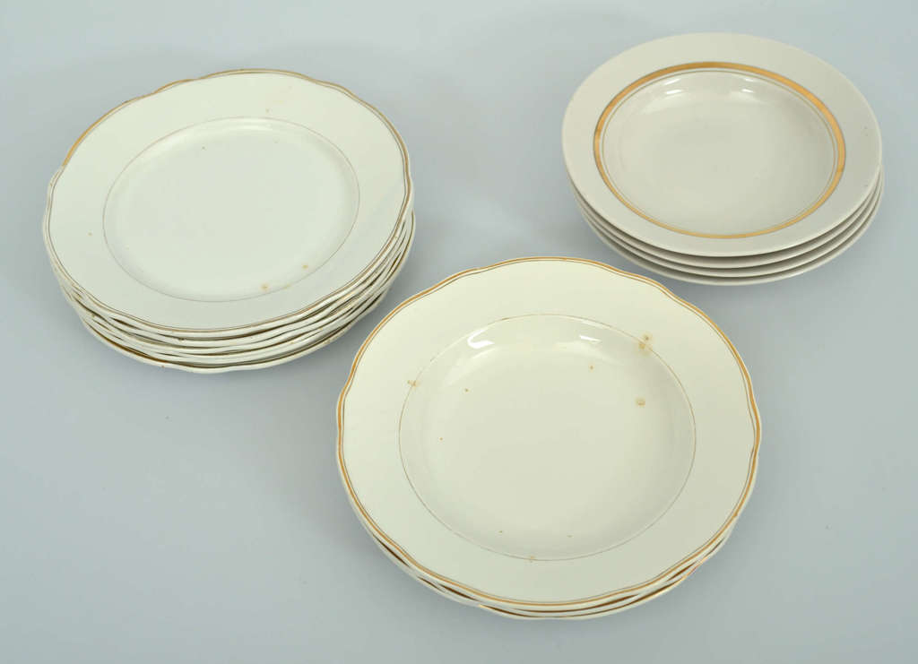 Set of 13 plates
