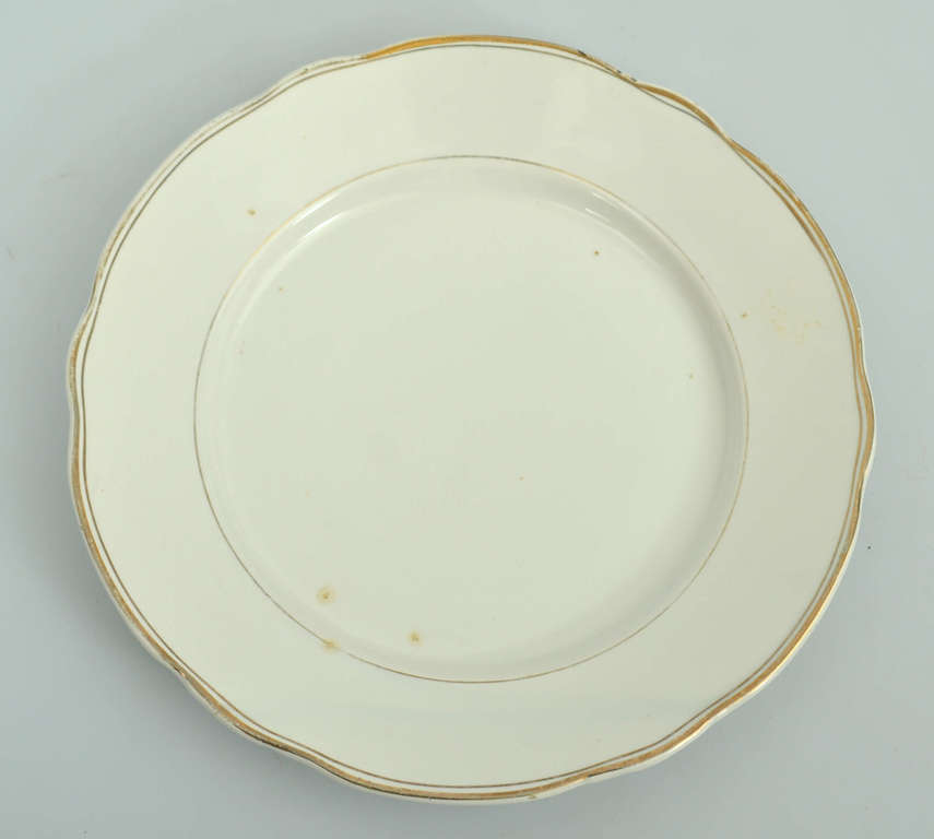 Set of 13 plates
