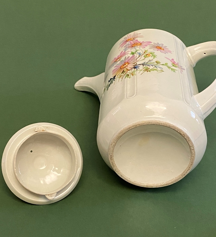 Incomplete coffee set with flowers