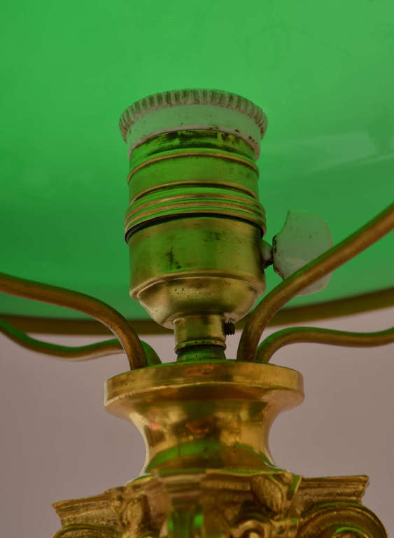 Marmora galda lampa ar zeltītas bronzas apdari
