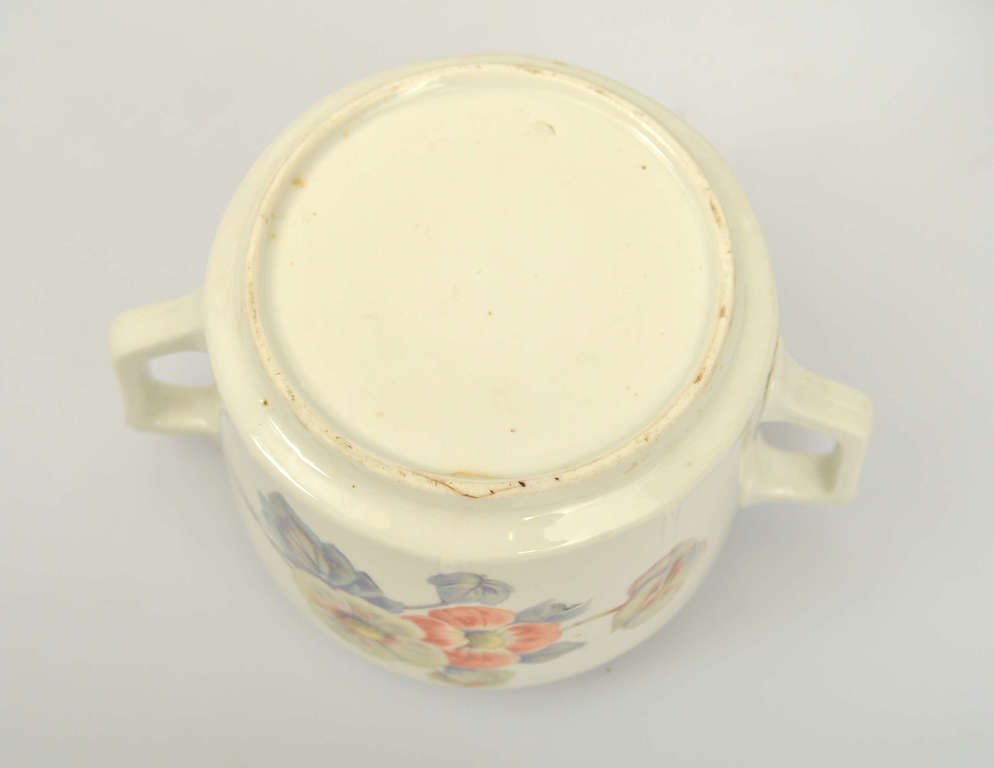 Nepilna porcelāna kafijas servīze ar ziediem