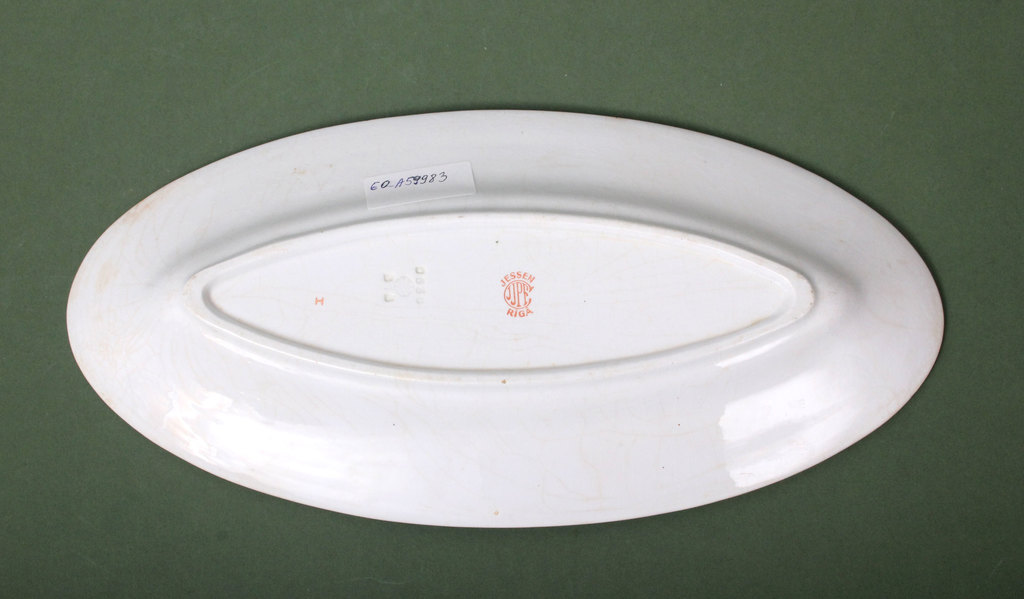 Porcelāna servējamais šķīvis    