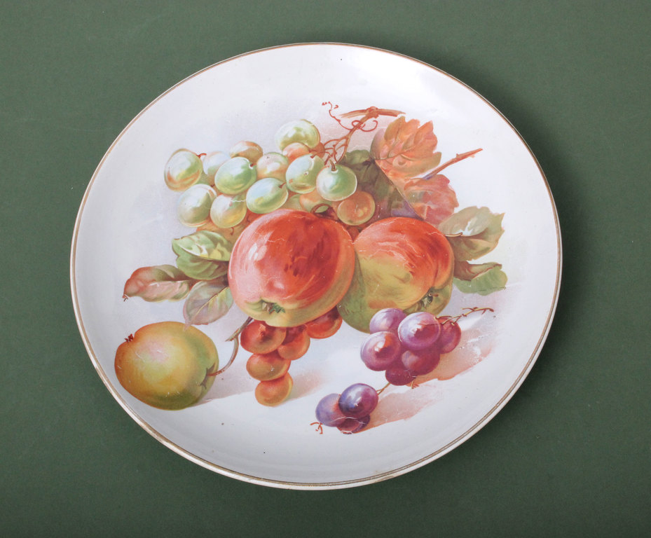 Porcelain plates (2 pcs.)