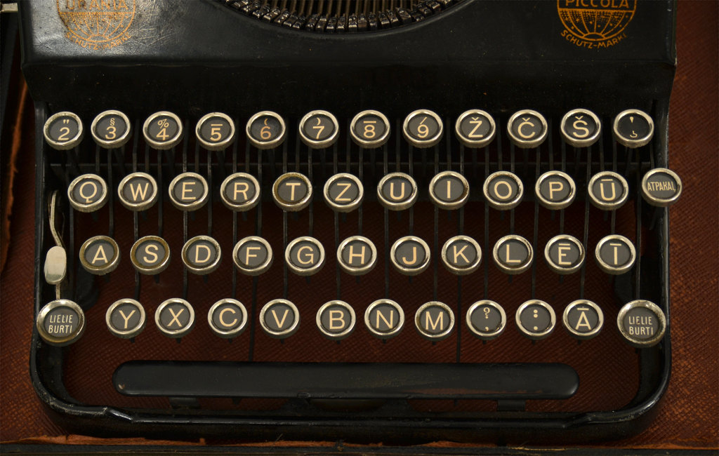 Urania - Piccola typewriter