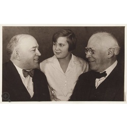 Photography by K. Stanislavska, L.Sobinova and P.Putilova. Signed in 1931 in Riga. Paper, silver gelatin copy. 9x14 cm Photo by Konstantin Sergeyevich Stanislavsky (Russian theater director, actor and teacher, theater theorist and reformer. Creator of the famous acting, who has been very popular in Russia and the world for 100 years. The first folk artist in the USSR.) With Leonid Vitalyevich Sobinov (1872.07 Yaroslavl, Russian Empire - October 14, 1934, Riga, Latvia; buried in Moscow.) - an outstanding Russian opera singer (lyrical tenor) and his daughter Svetlana, with an extensive autograph of Leonid Sobinov. Riga, 1931. 8.5 × 13.5 cm. In perfect condition. 