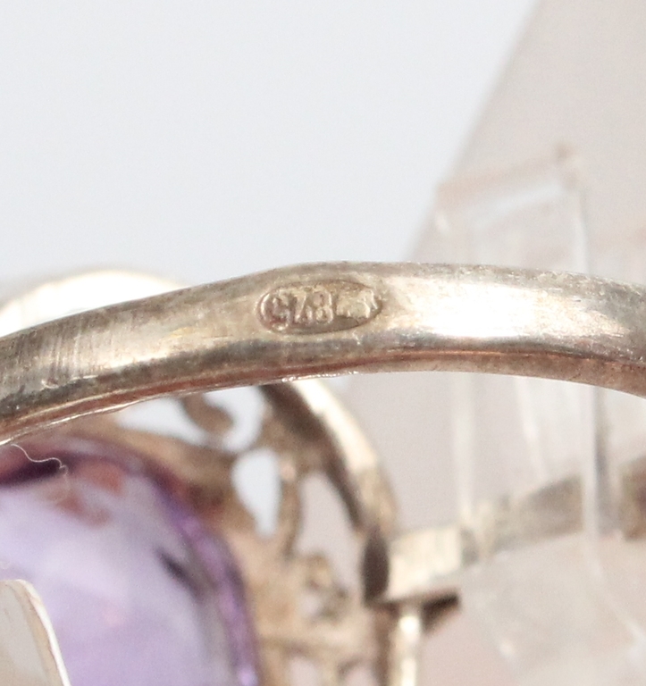 Серебрянные кольцо с натуральным аметистом 
