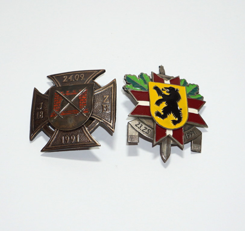 2 awards / pins 1991