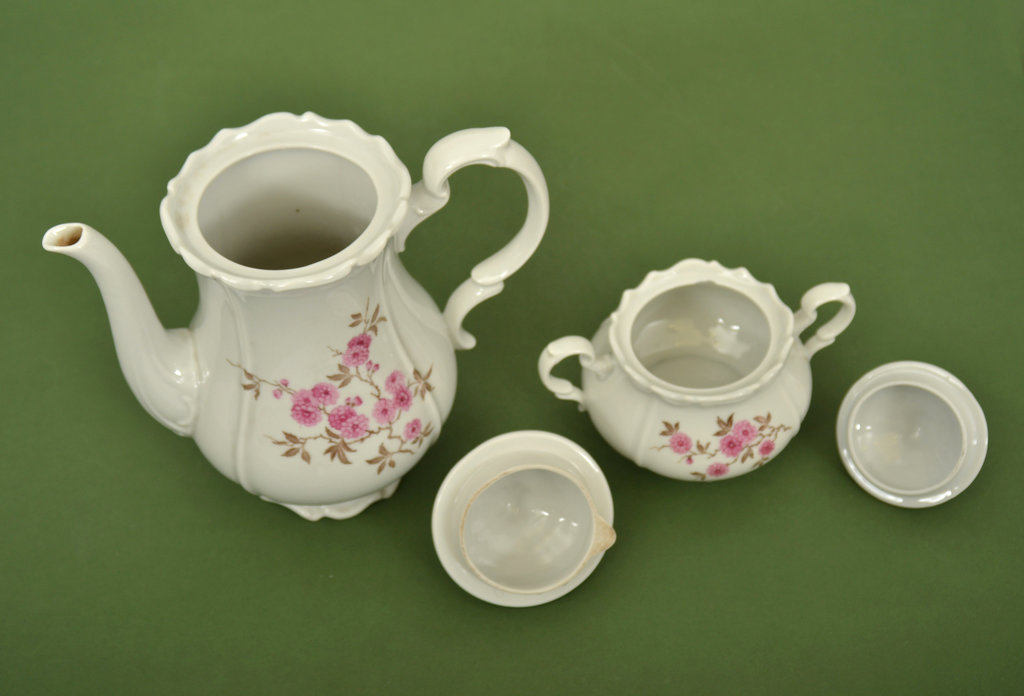 Porcelain coffee pot and sugar bowl