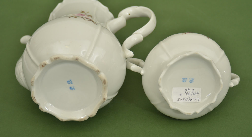 Porcelain coffee pot and sugar bowl